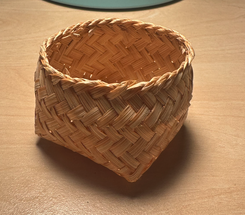 竹编篮的实物样本