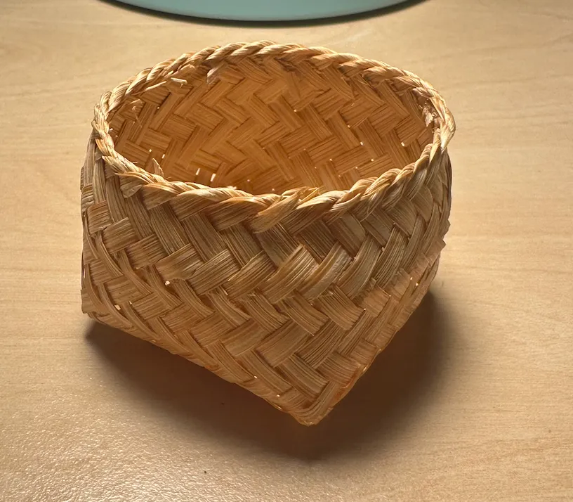 竹编篮的实物样本